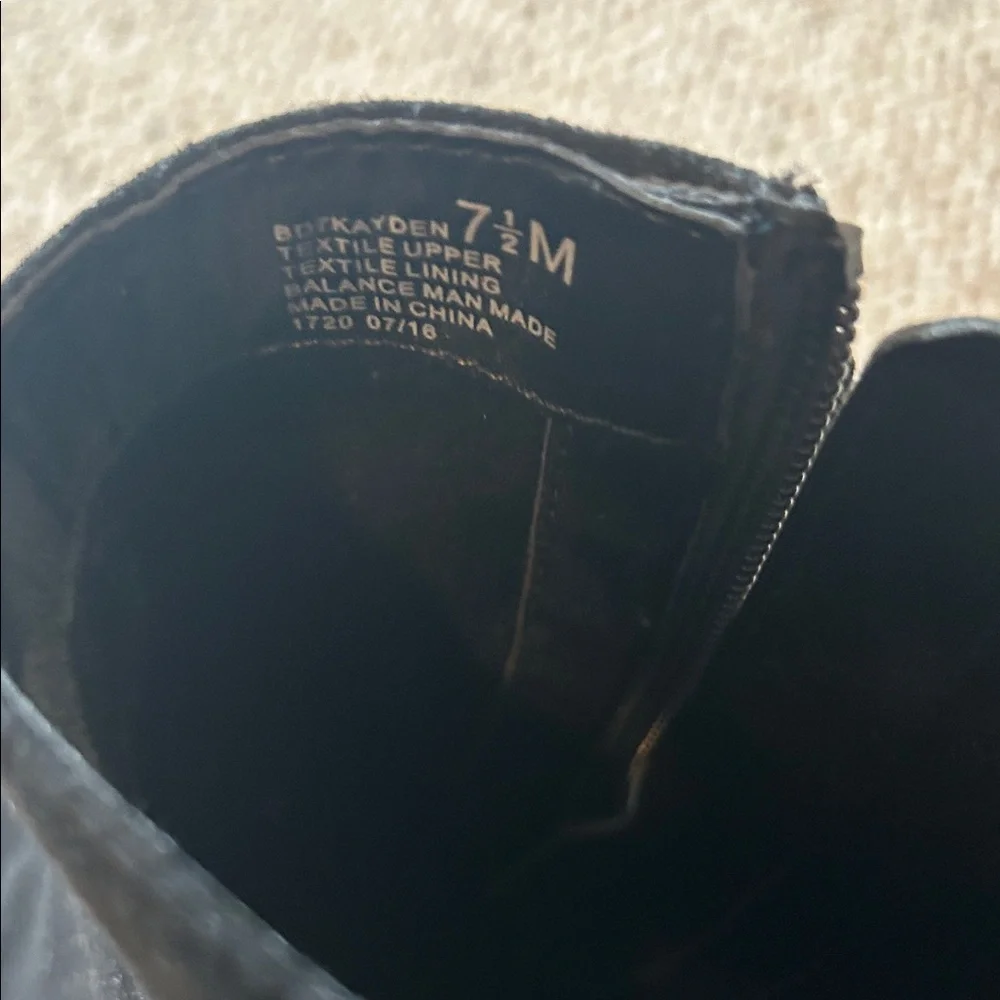 Bandolino Elegant Black Heeled Boots Sz 7.5 - Picture 5 of 5